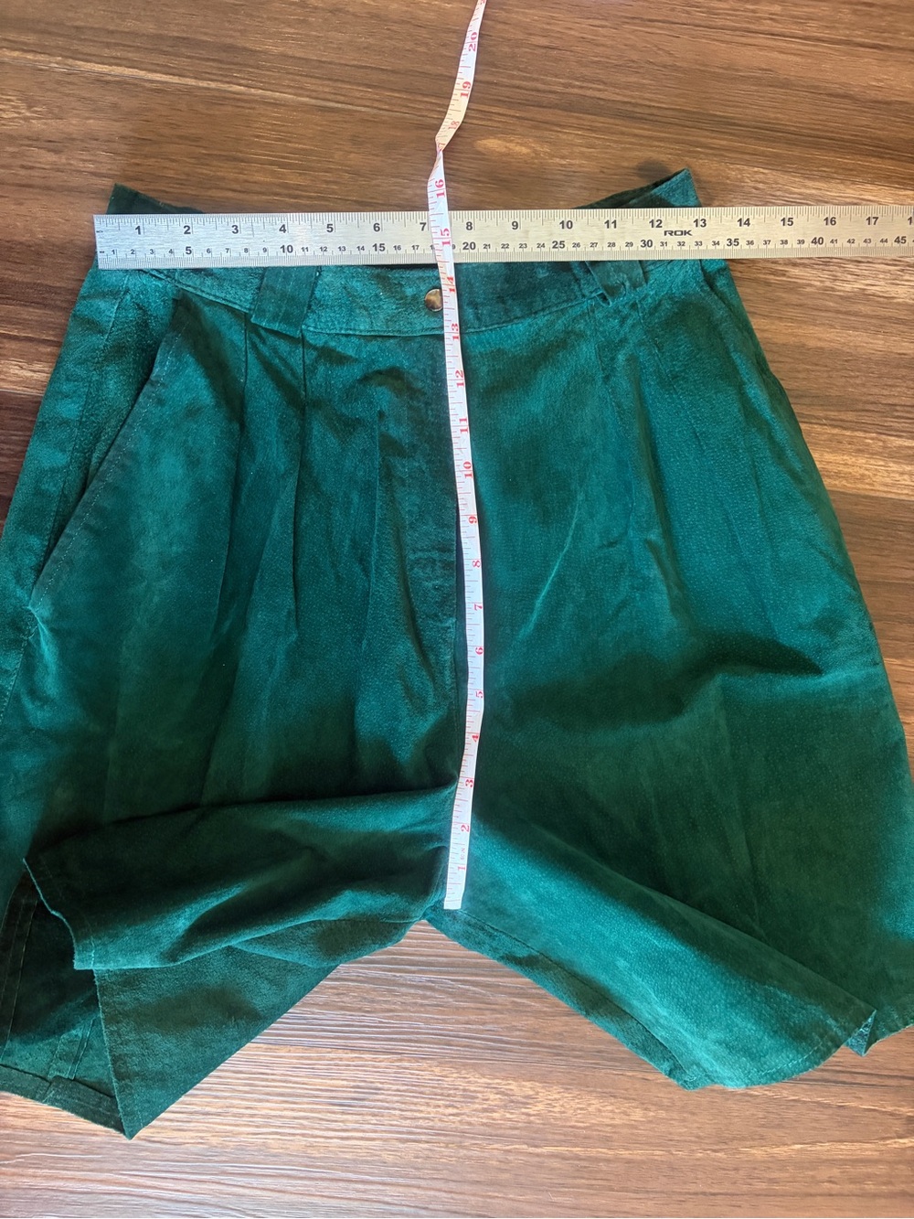 Vintage High-Waist Green leather Women’s Shorts - Picture 11 of 13
